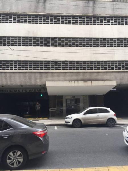 OFICINA DOS AMBIENTES  IMPECABLE AL FRENTE LISTO PARA OCUPAR POSIBILIDAD DE ALQUILAR COCHERA FIJA EN EL MISMO EDIFICIO EL PRECIO NO INCLUYE LA COCHERA