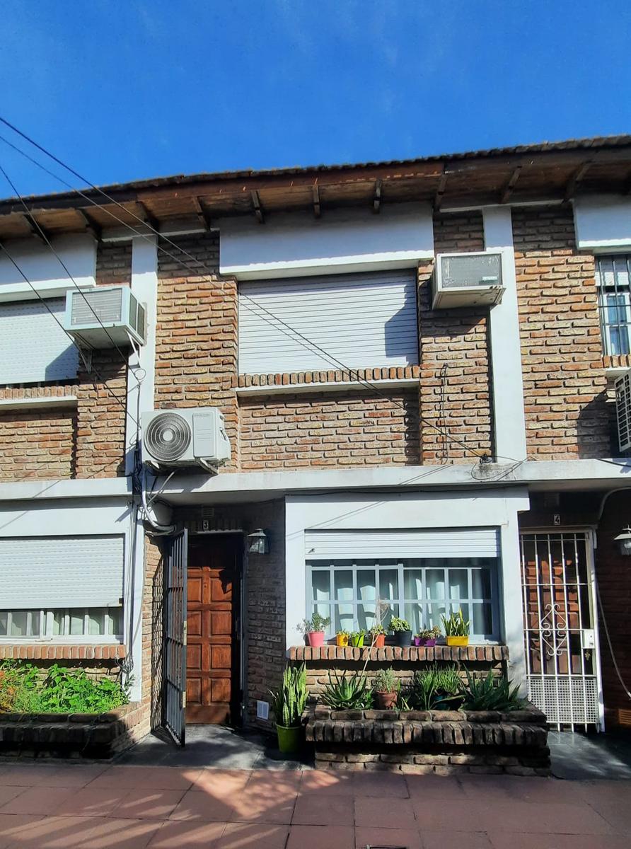 VENTA DUPLEX EN SAN JUSTO 3 AMBIENTES 90 METROS, CON PATIO DE 30 MTROS. MAS GALPON