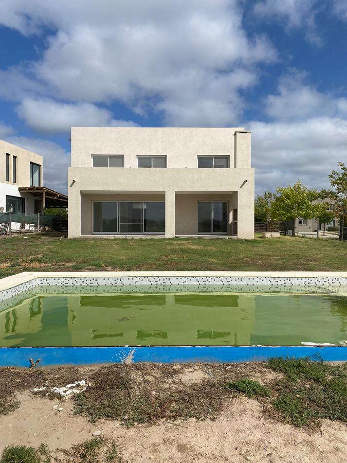 Casa en venta en barrio el canton golf sobre la herradura lote al 300