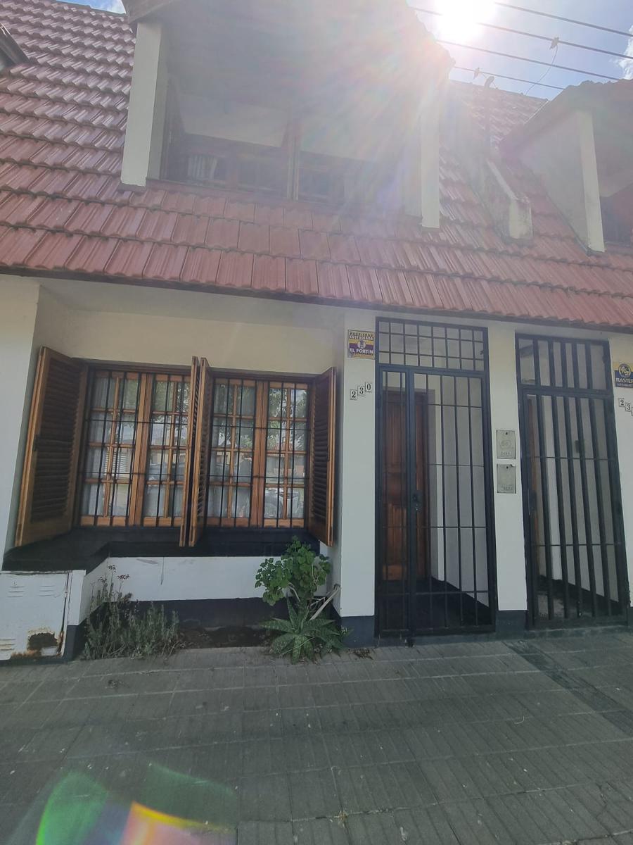 Duplex en venta, dos dormitorios y cochera