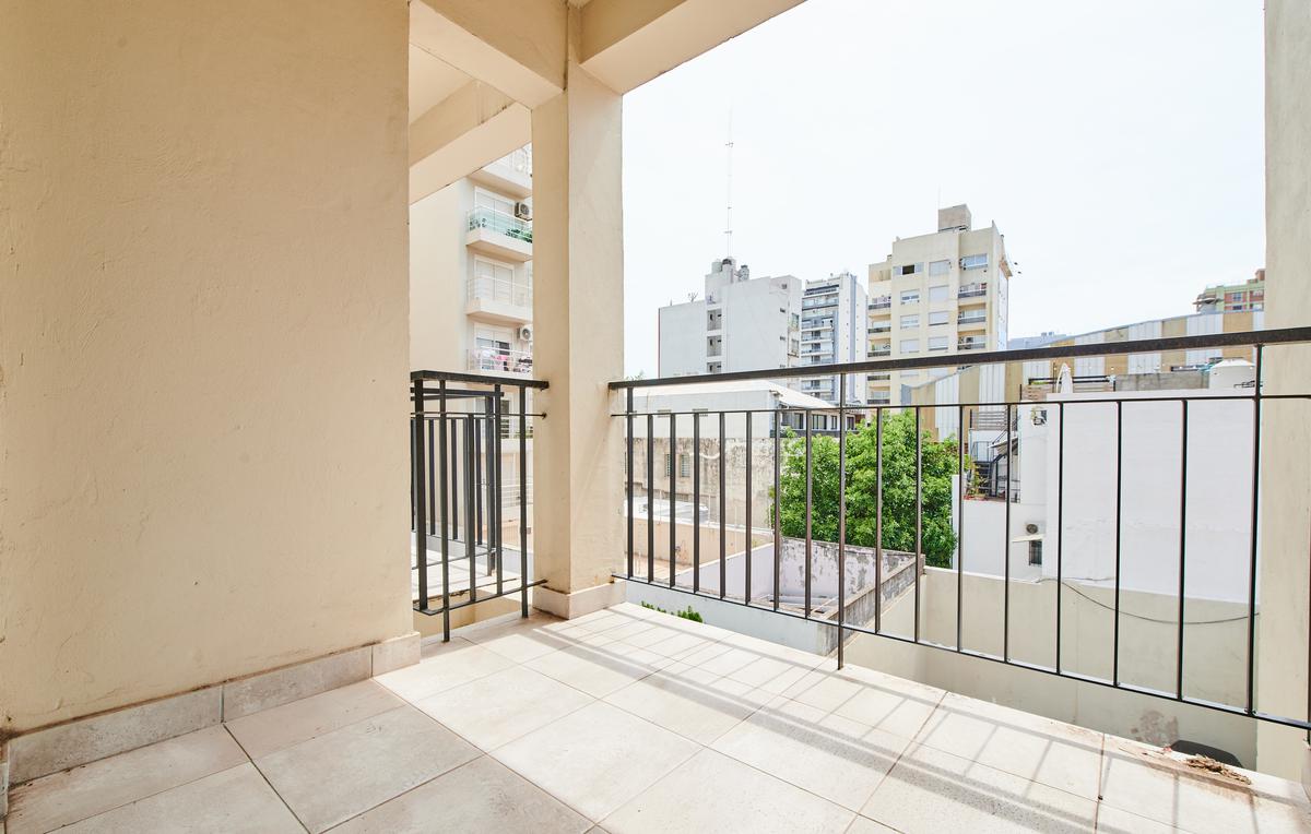 Venta Departamento 2 Ambientes con balcón imperdible, toilette y Cochera