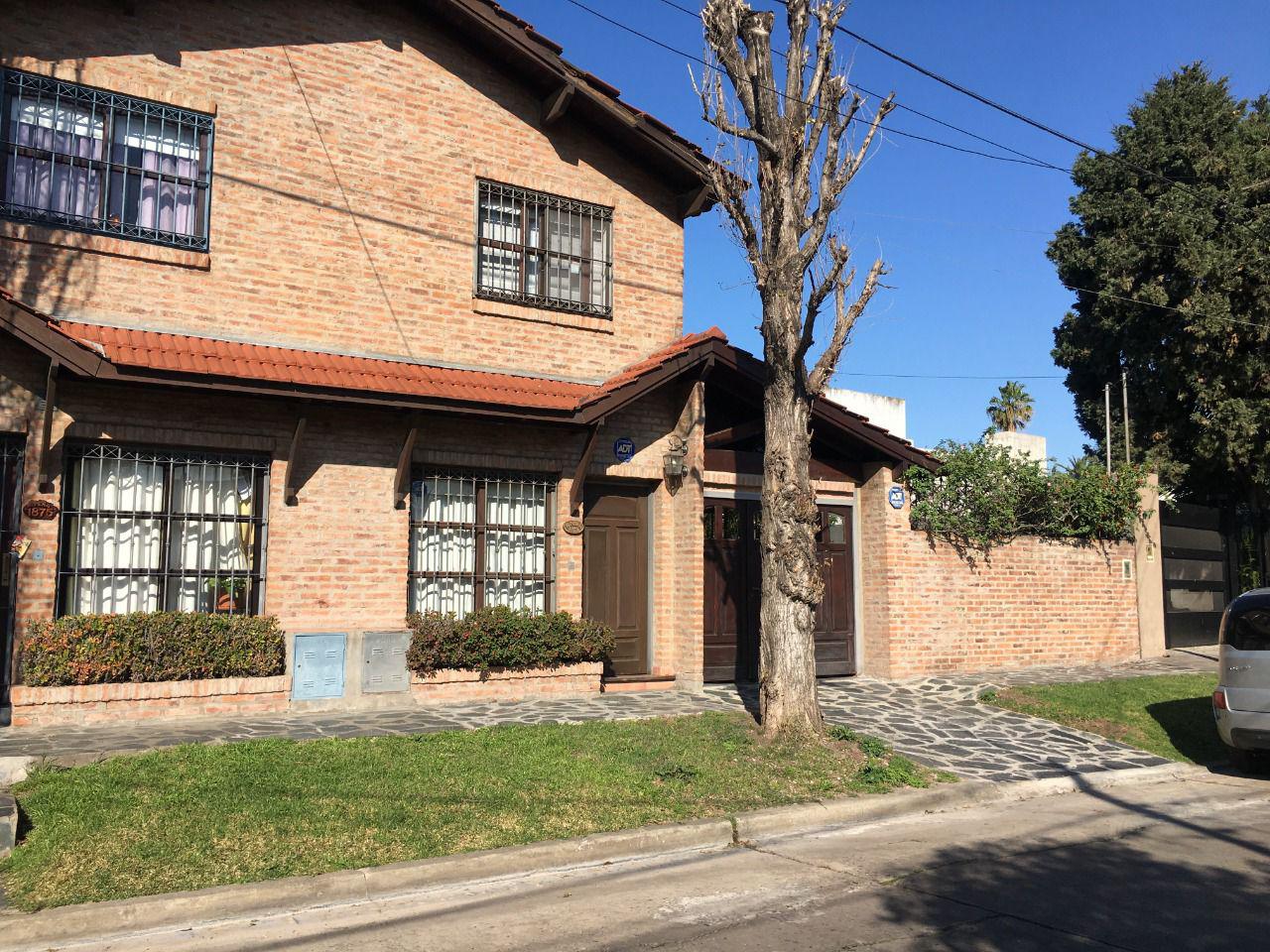 Excelente duplex sobre rodriguez peña al 1800 - Castelar Norte