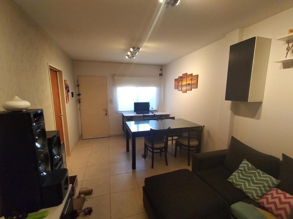 CASTELAR NORTE - DEPARTAMENTO PH VENTA  2 AMBIENTES  PLANTA BAJA