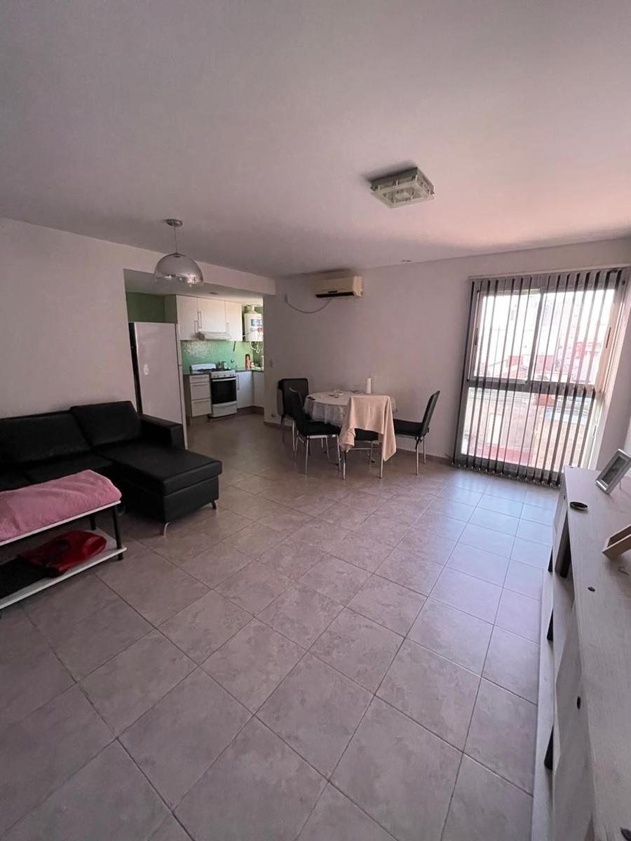 Departamento monoambiente con patio en venta- Rosario