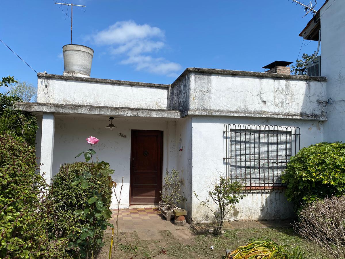 Santiago del Estero N° 768, entre calles  Antartida Argentina y Primera Junta