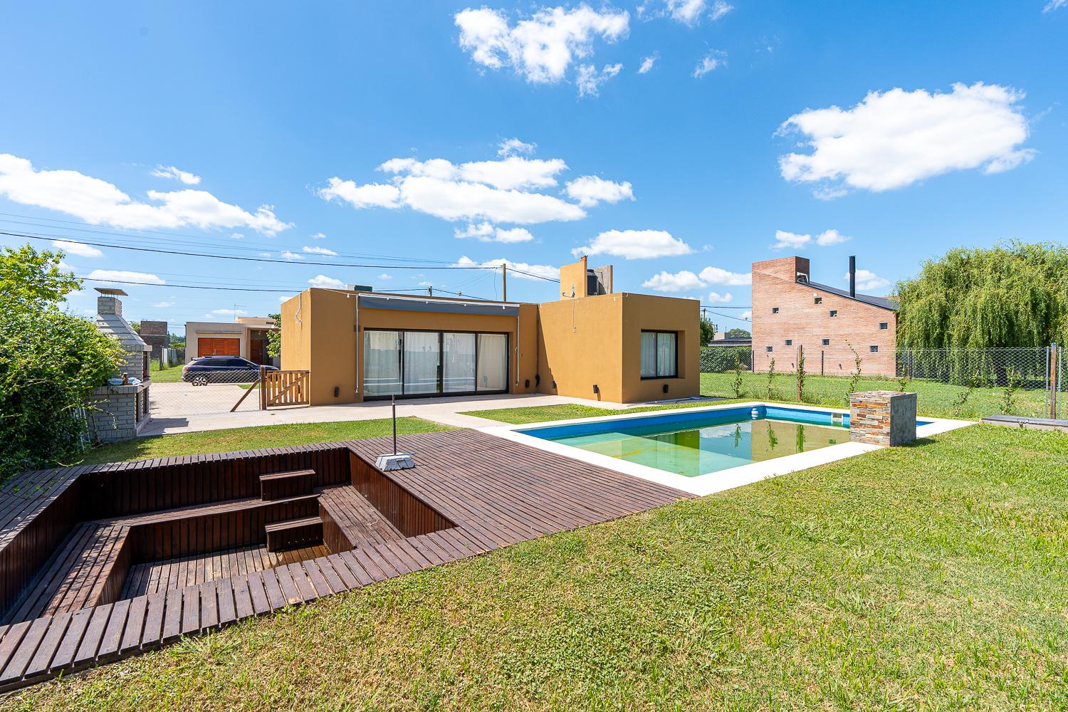 VENTA - Casa - 2 Dormitorios - Jardín, pileta y parrillero - El Molino, Roldán