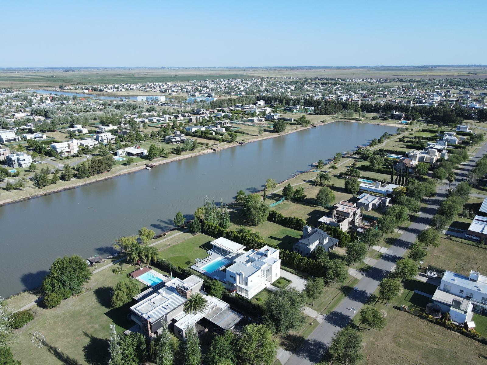 Terreno en  PUERTO ROLDAN CON SALIDA AL LAGO