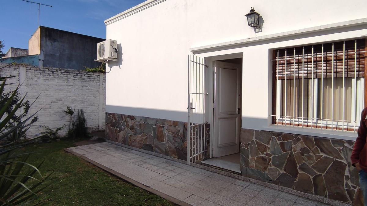 Venta casa 2 dormitorios. Lote 350mts! 35 e/ 118 y 119 - La Plata