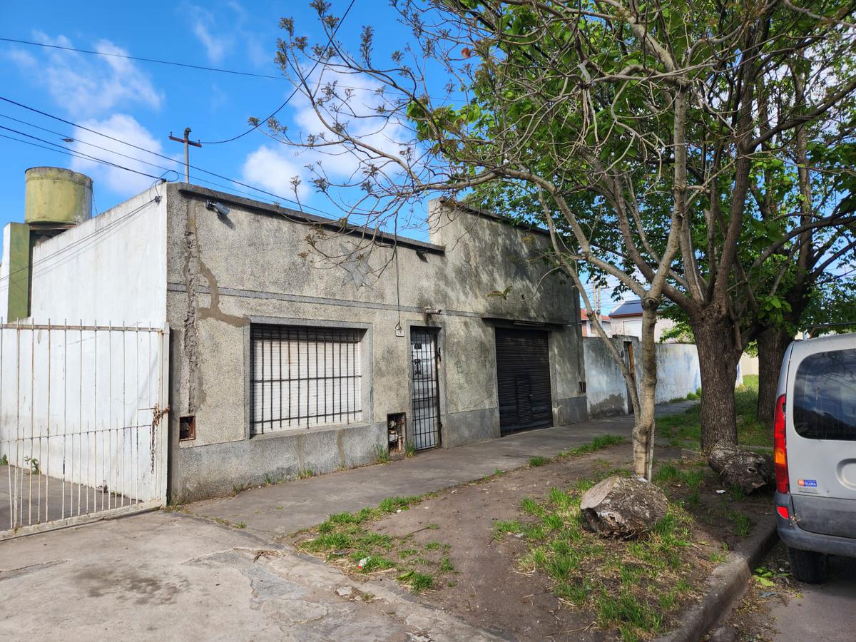 Venta Casa con Local  - Bernardino Rivadavia