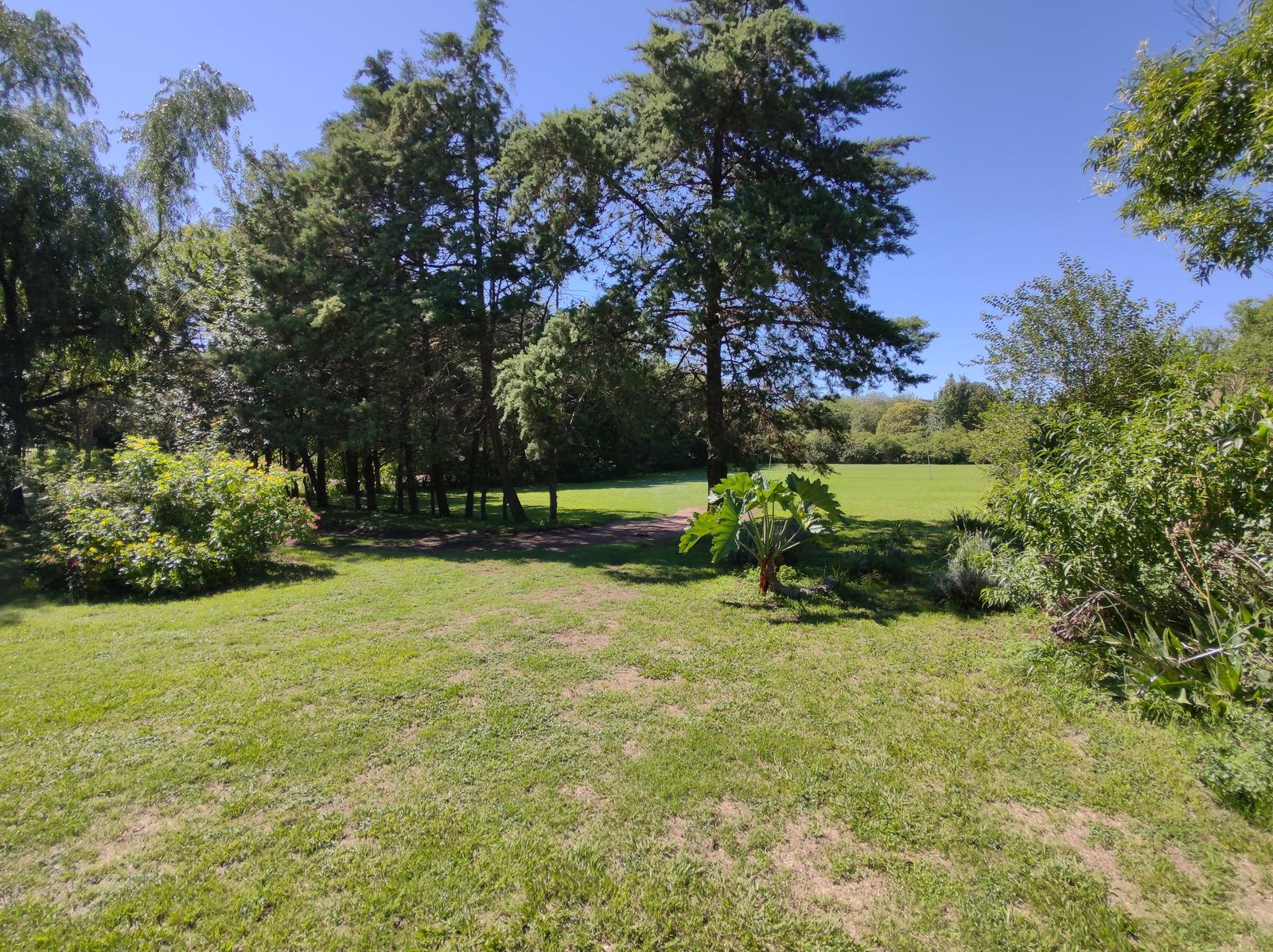 CASA CON PILETA EN LA GRANJA  , 150 MTS Y 15.000 MTS DE TERRENO