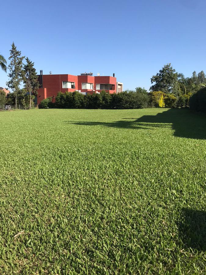 Terreno Central en Country  Yerba Buena