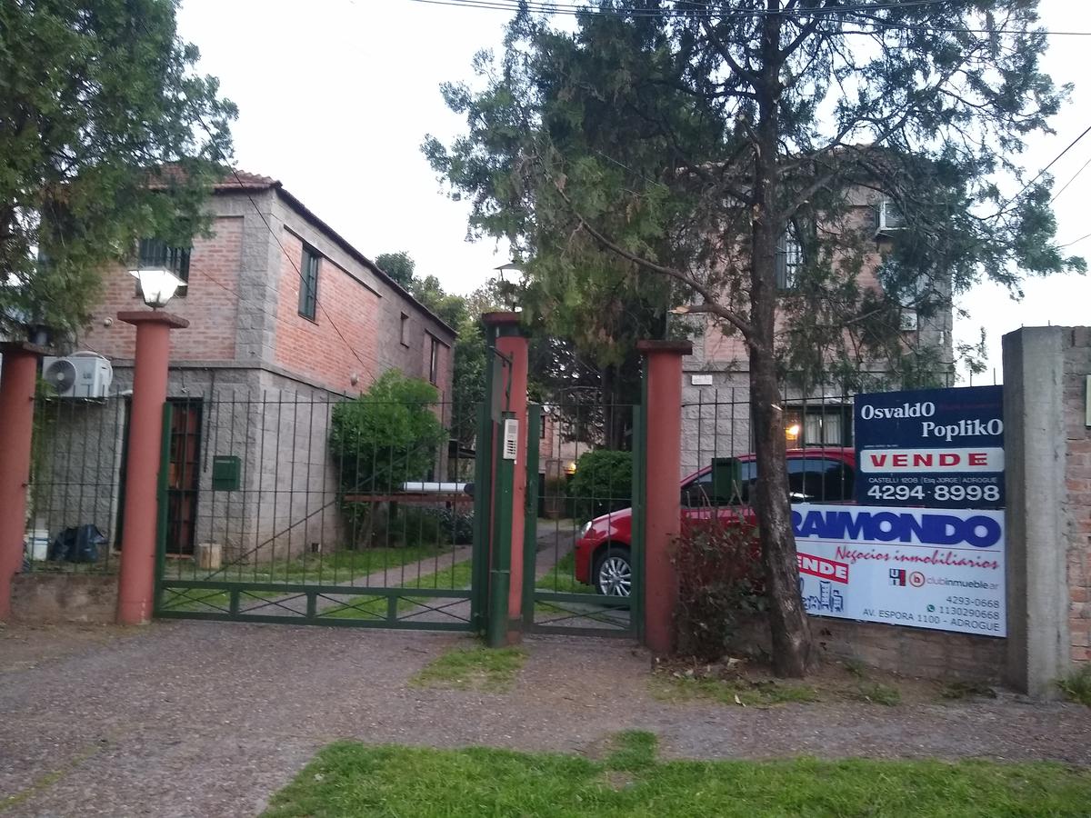 DUPLEX EN EXCELENTE ESTADO - ADROGUE - ACEPTA PERMUTA POR CASA DESARROLLADA EN UNA SOLA PLANTA