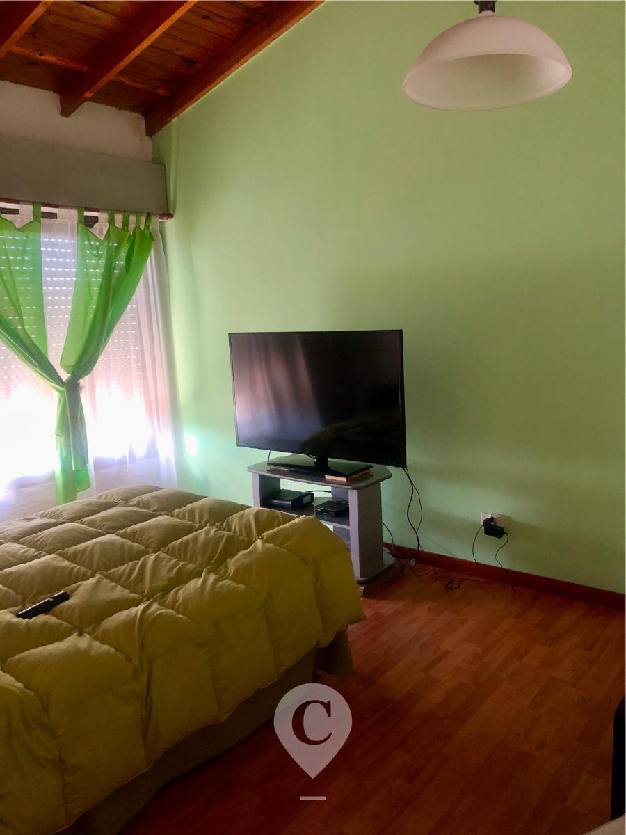 Duplex en venta de 2 plantas, 3 dormitorios, lavadero y patio. Centro Campana