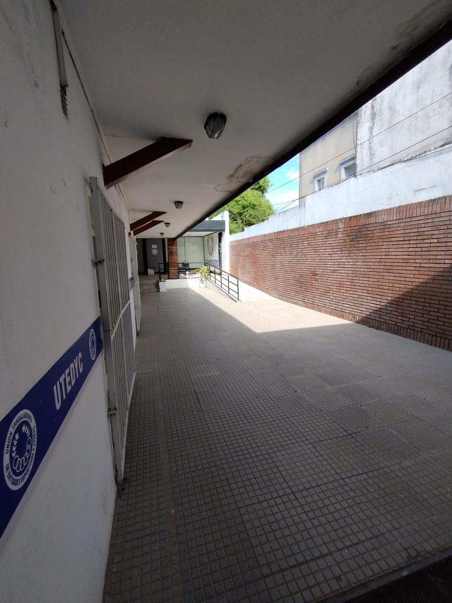 Oficina en  calle Monte Caseros 469