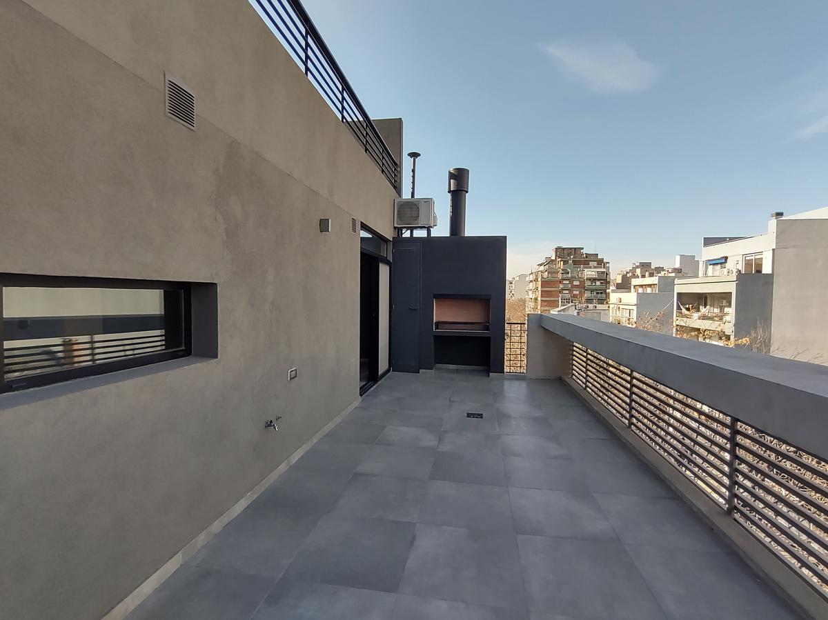 Departamento con terraza y parrilla propia en  Caballito