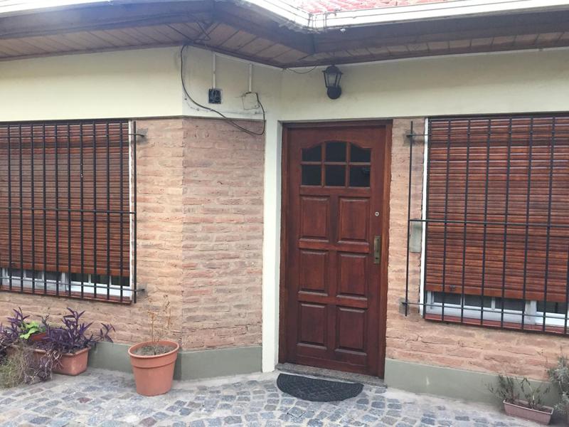 INMUEBLE RE TASADO -PH de 3 ambientes con cochera fija. Lomas de Zamora Este. VENTA DIRECTA