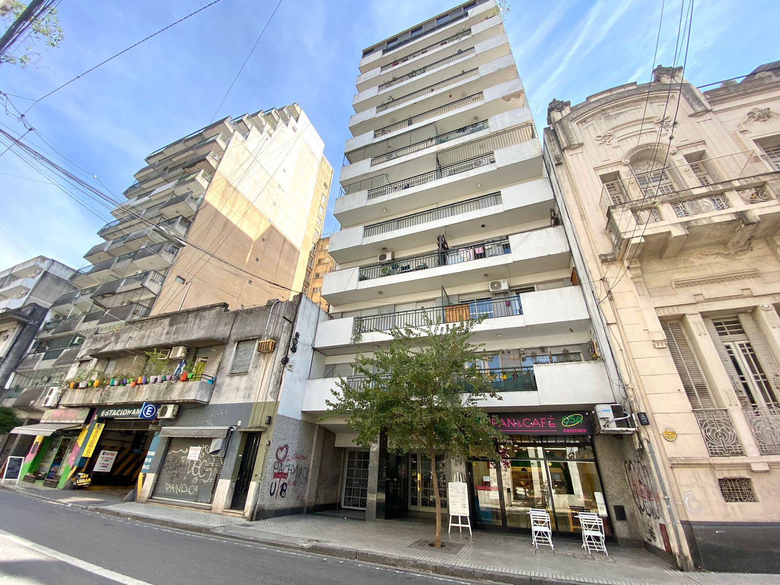 DEPARTAMENTO DE 3 DORMITORIOS COCHERA BALCON CON PARRILLERO VENTA LAPRIDA AL 900 ROSARIO