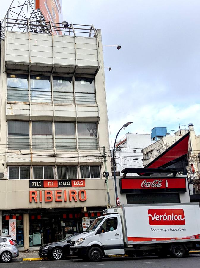 Venta de Local: Almagro. Exc. propiedad, compuesta de Edificio en 4 plantas. Ctes y E. de Israel.-