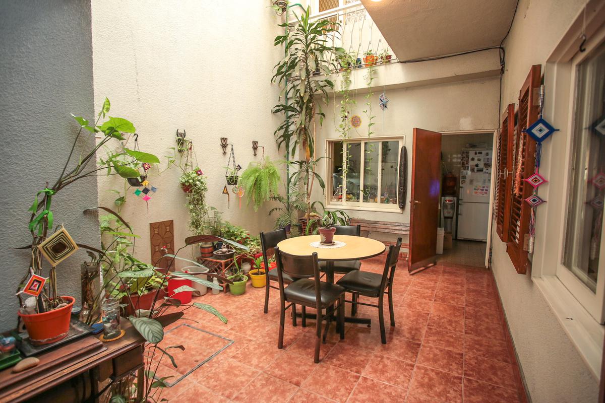 VENTA CASA 5 AMBIENTES EN DEVOTO