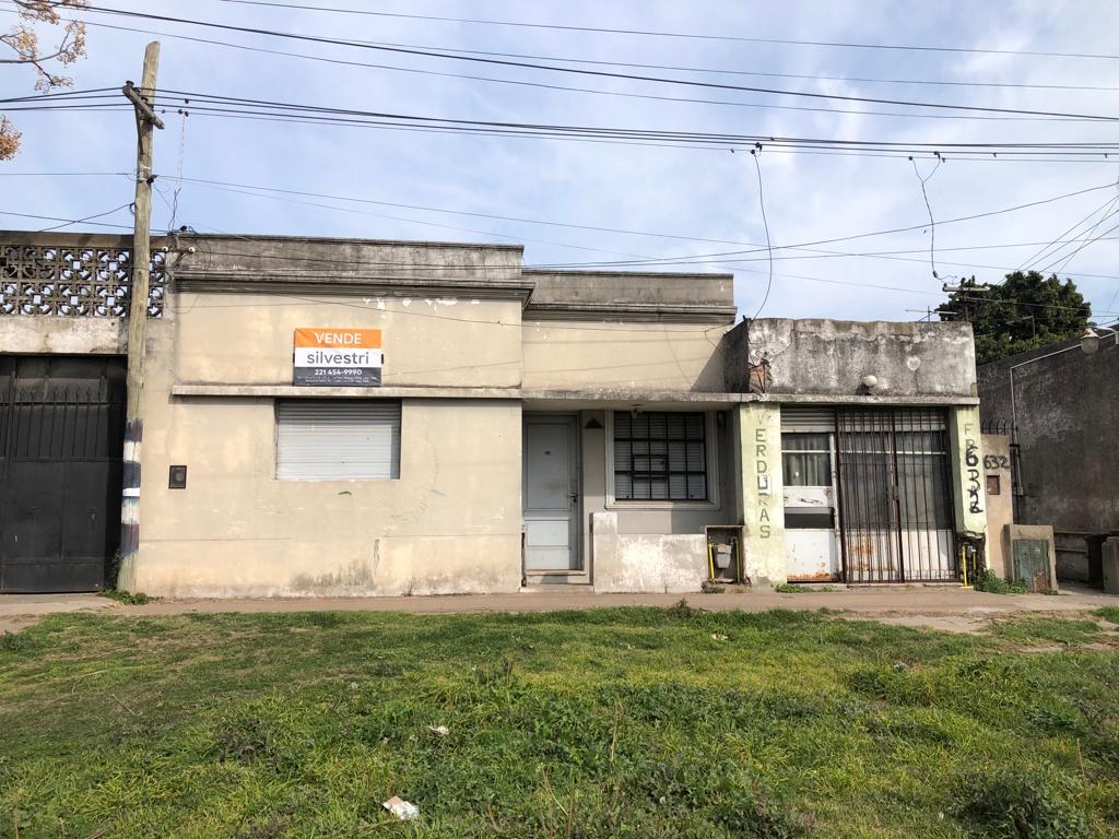 Venta en Block de dos propiedades a reciclar - Calle 120 entre 525 y 526