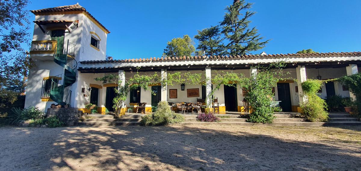 Complejo de casona mas casas en Tanti!!!!1 ha de terreno!!!