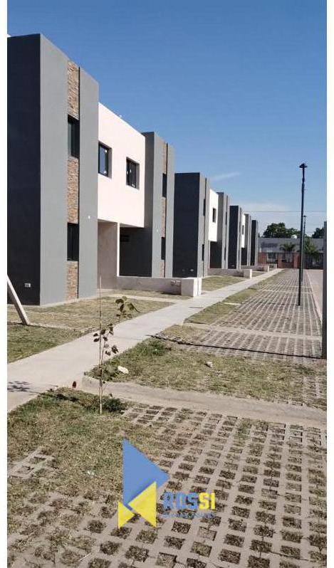 VENDO HOUSING CERRADO 3 DORMITORIOS EN ZONA SUR (TEJAS II)