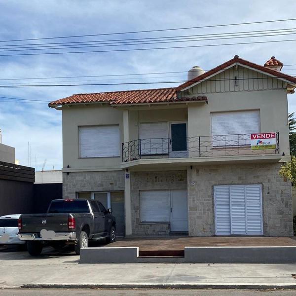 SE VENDE CASA COSTANERA VIEDMA