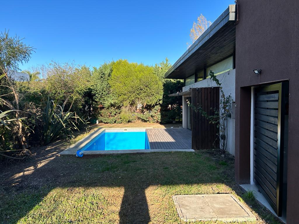 Casa en  barrio cerrado altos II