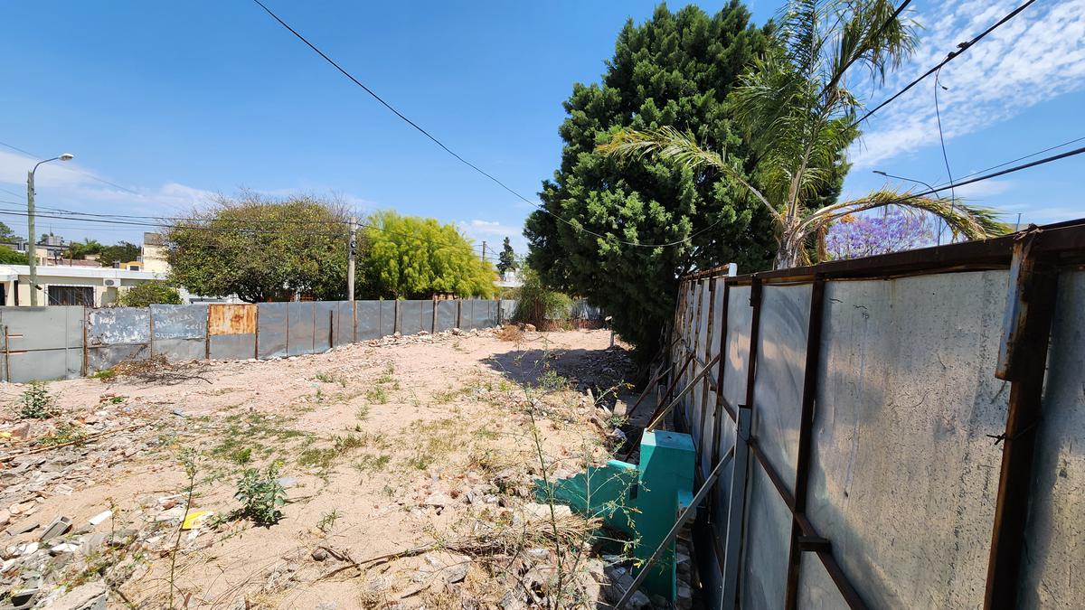 Terreno Esquina en Venta APTO MACROLOCAL - Avenida La Cordillera