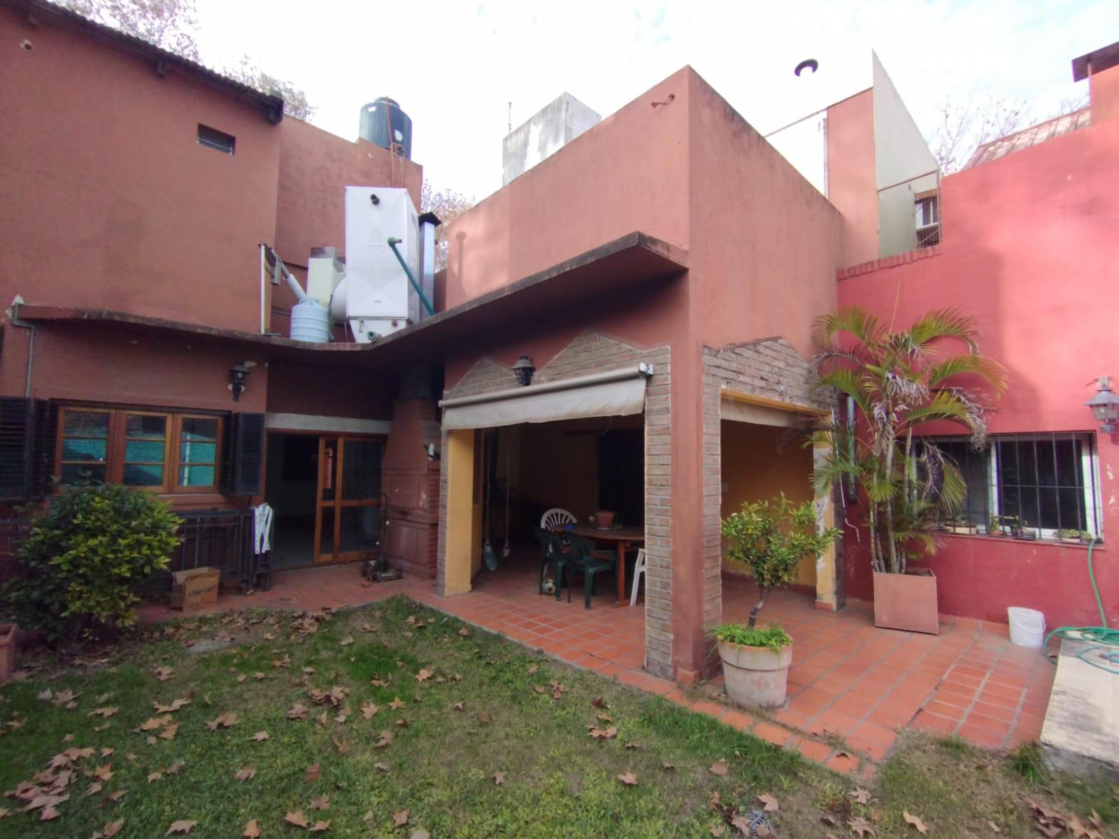 venta casa reciclar barrio parque quincho pileta