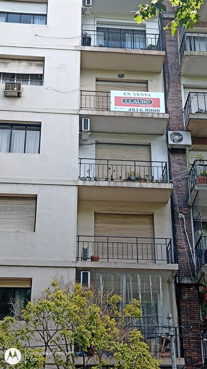 Barrientos-Pueyrredón 2 amb al frente balcón c/ excelente vista a plaza, apto profesional o vivienda