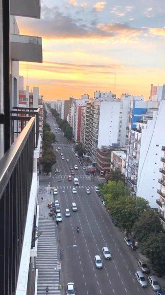 DOS AMBIENTES C/ DEPENDENCIAS A LA CALLE CON BALCÓN