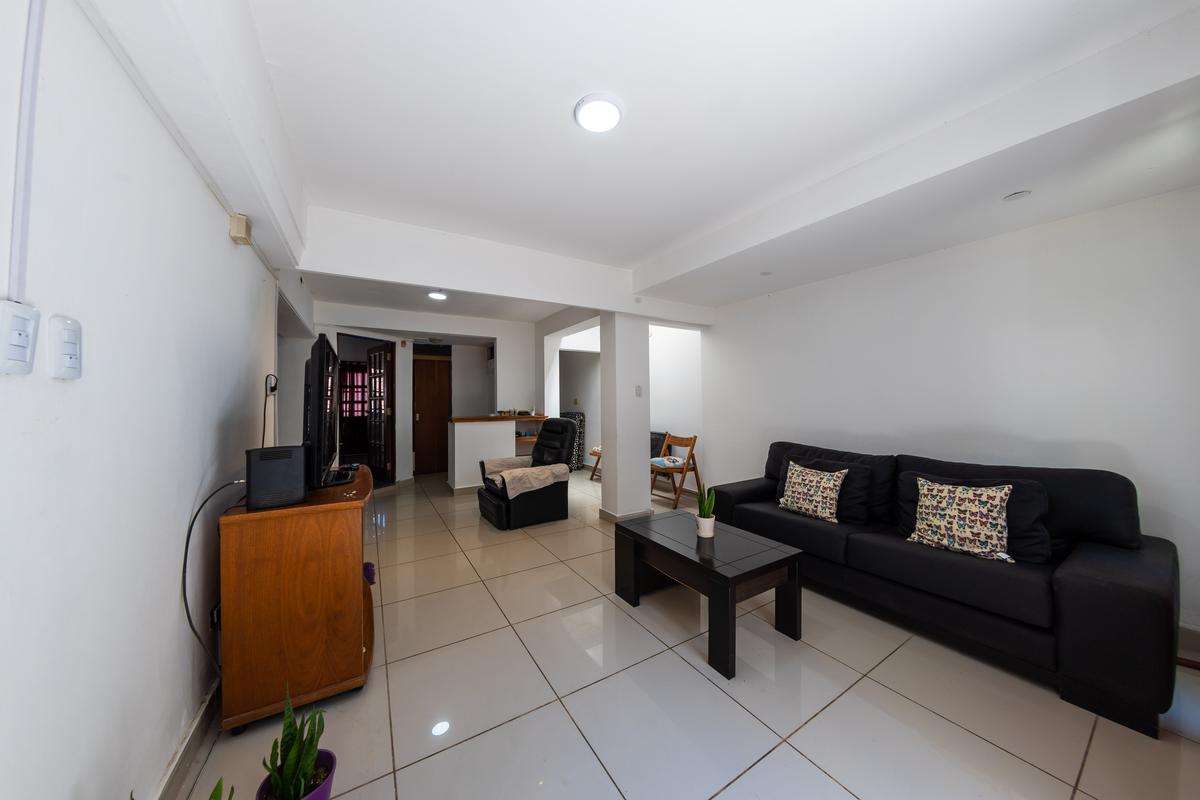 EN VENTA-CASA DE 3 DORMITORIOS-QUINCHO-PATIO-COCHERA-BARRIO LA GUARDIA