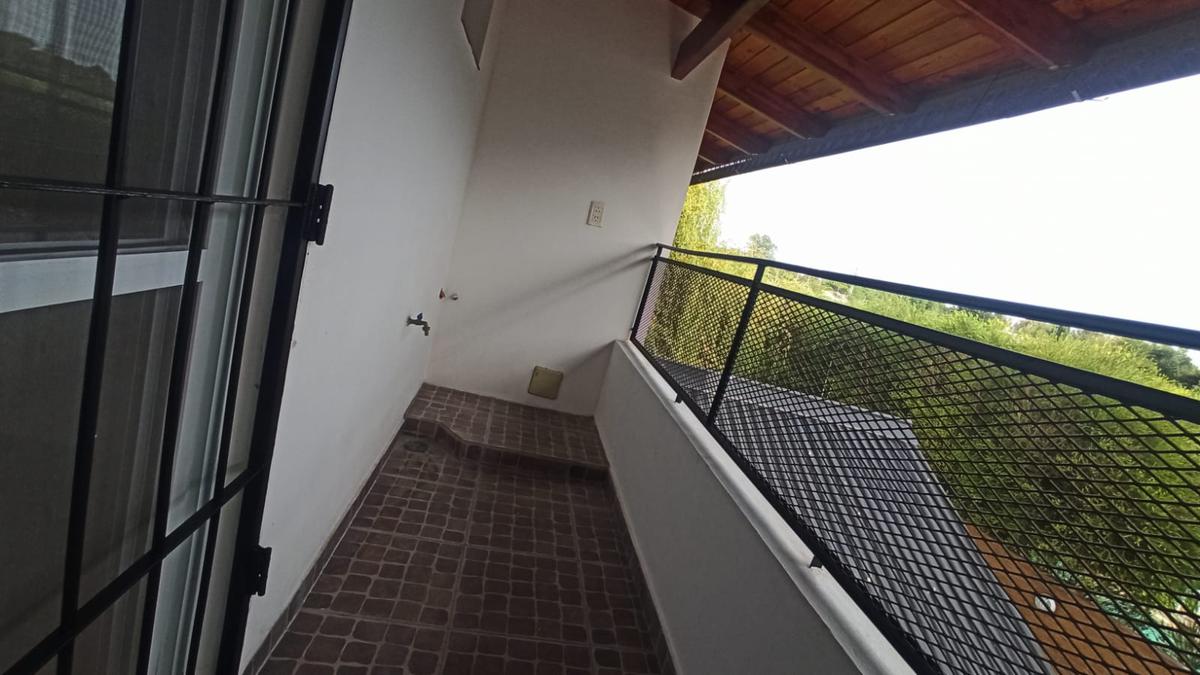 EN VENTA COMPLEJO EN FUNES 4 DEPARTAMENTOS 3 COCHERAS Y ESPACIOS COMUNES IDEAL INVERSORES