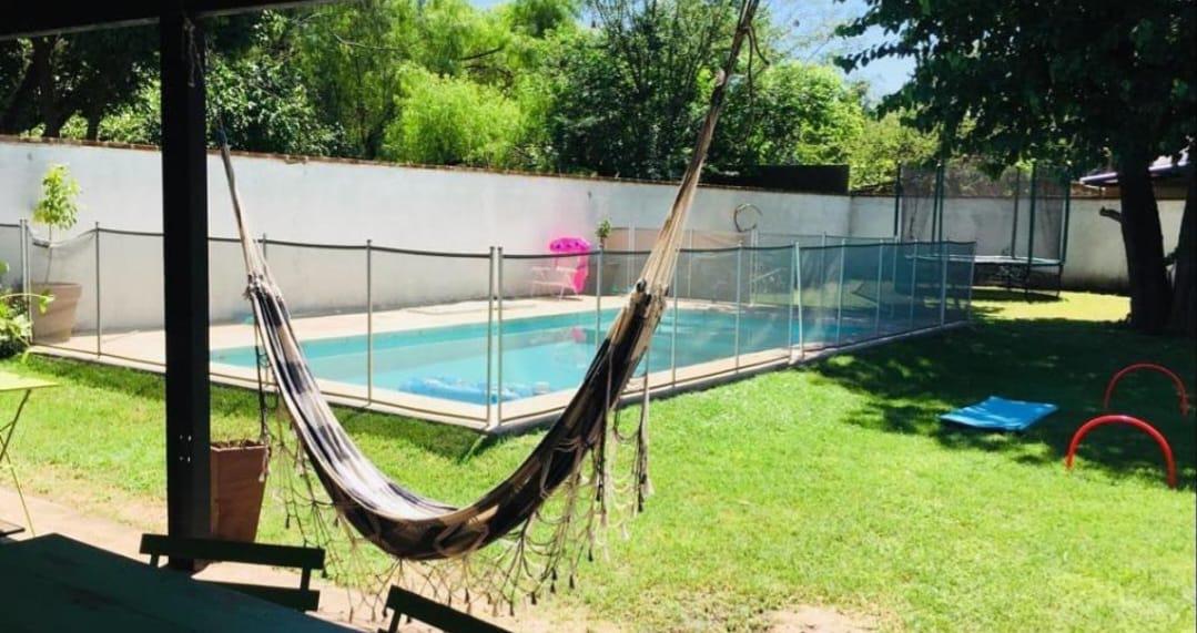 Casa en  Villa Rivera Indarte,3 dormitorios,escritorio, pileta, parque, quincho