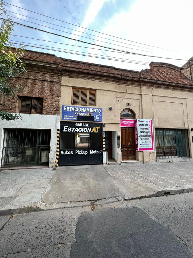 VENTA DE COCHERA CON DPTO Y SALA DE REUNION · LUJAN