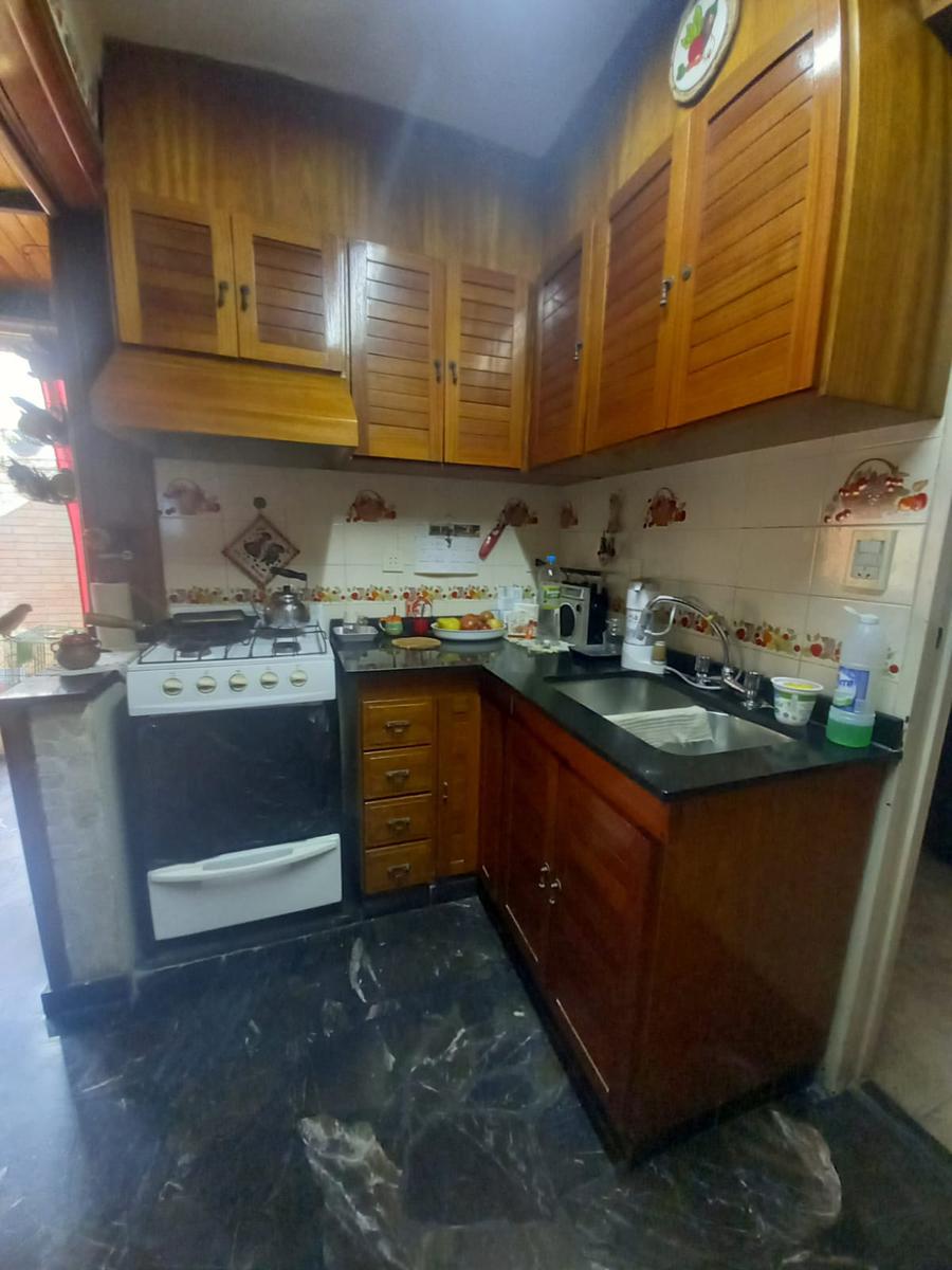 Departamento de dos ambientes con patio a la venta en Avellaneda