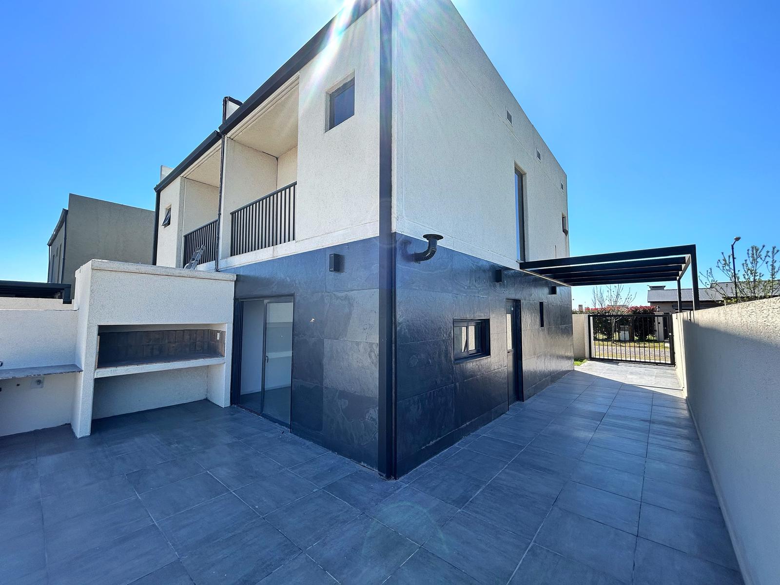 Venta duplex dos dormitorios con pileta Funes Norte