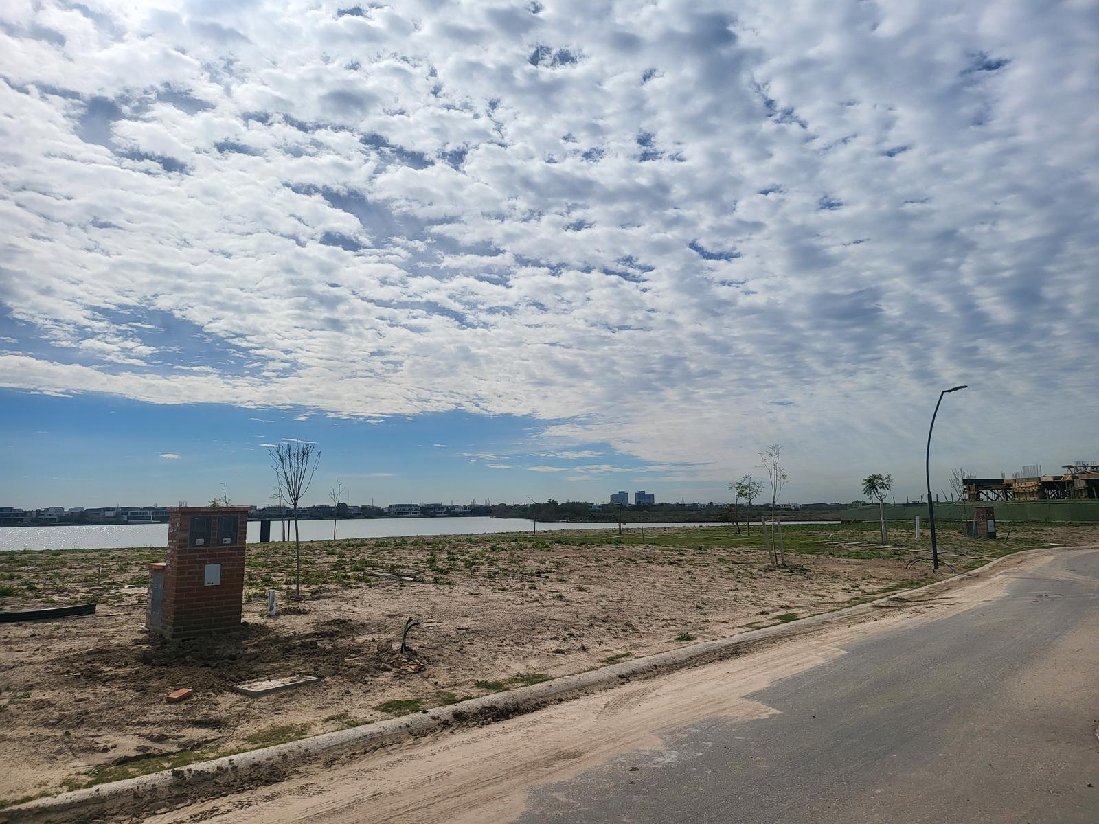 Terreno a la LAGUNA de 954 m2 en venta en LOS PUENTES- NORDELTA