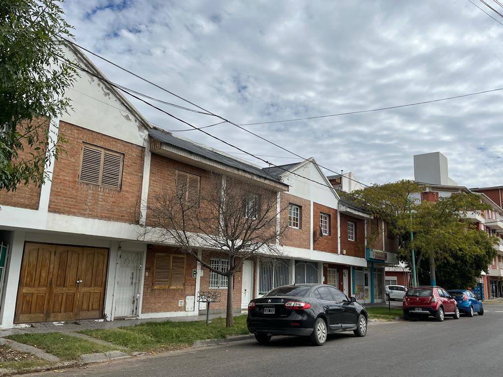 Vendo duplex en Rivadavia 942