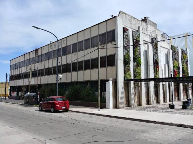 Edificio  comercial  en block de tres plantas- la Boca