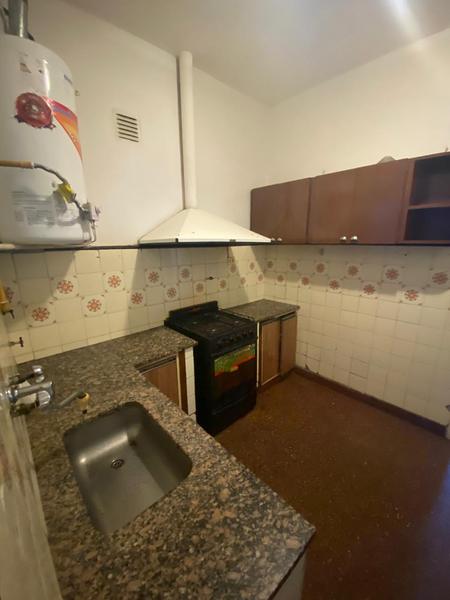 VENTA  LINIERS  AV. LARRAZÁBAL 200  PH  3 AMBIENTES  PATIO