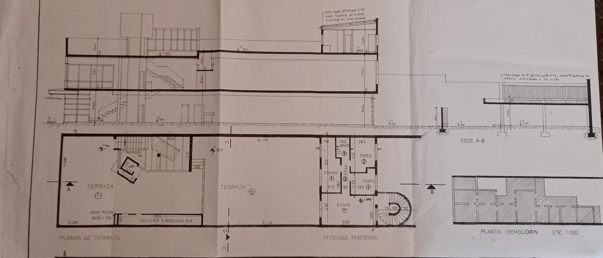 Edificio Institucional de 901 m2 en Calle 2 e/ 43 y 44