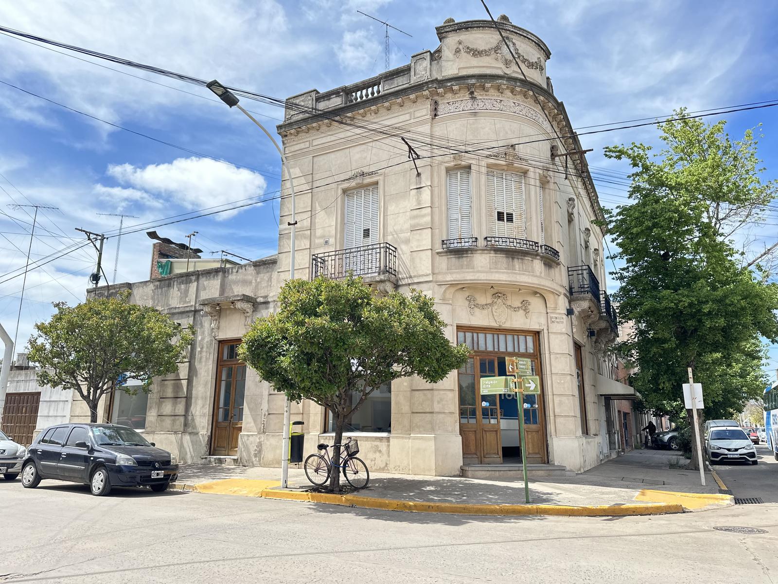 ¿Te Imaginas Viviendo en un departamento antiguo en el centro de Lobos?