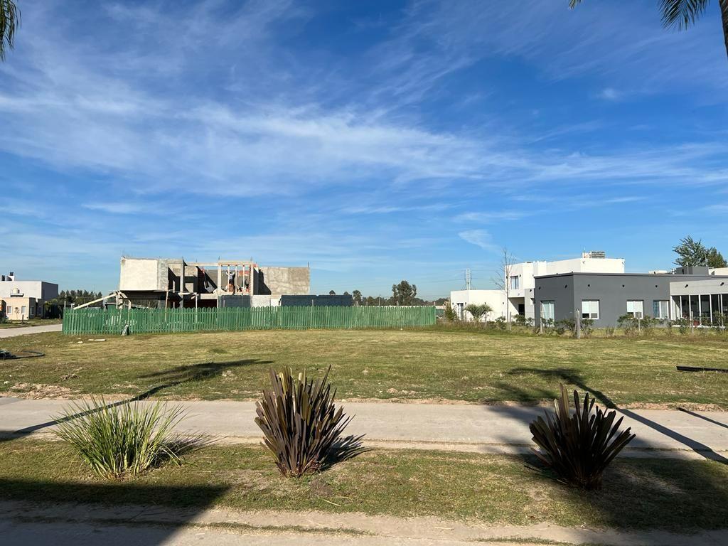 Lote en venta de 912m2 ubicado en Canning