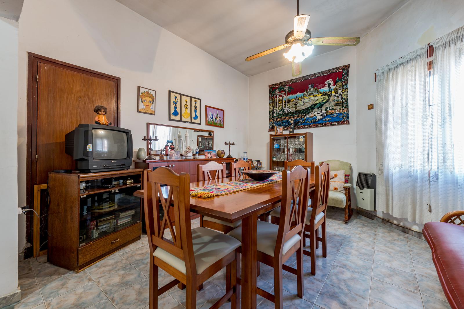 VENTA / PERMUTA - Casa - 2 dormitorios - Rosario, Echesortu