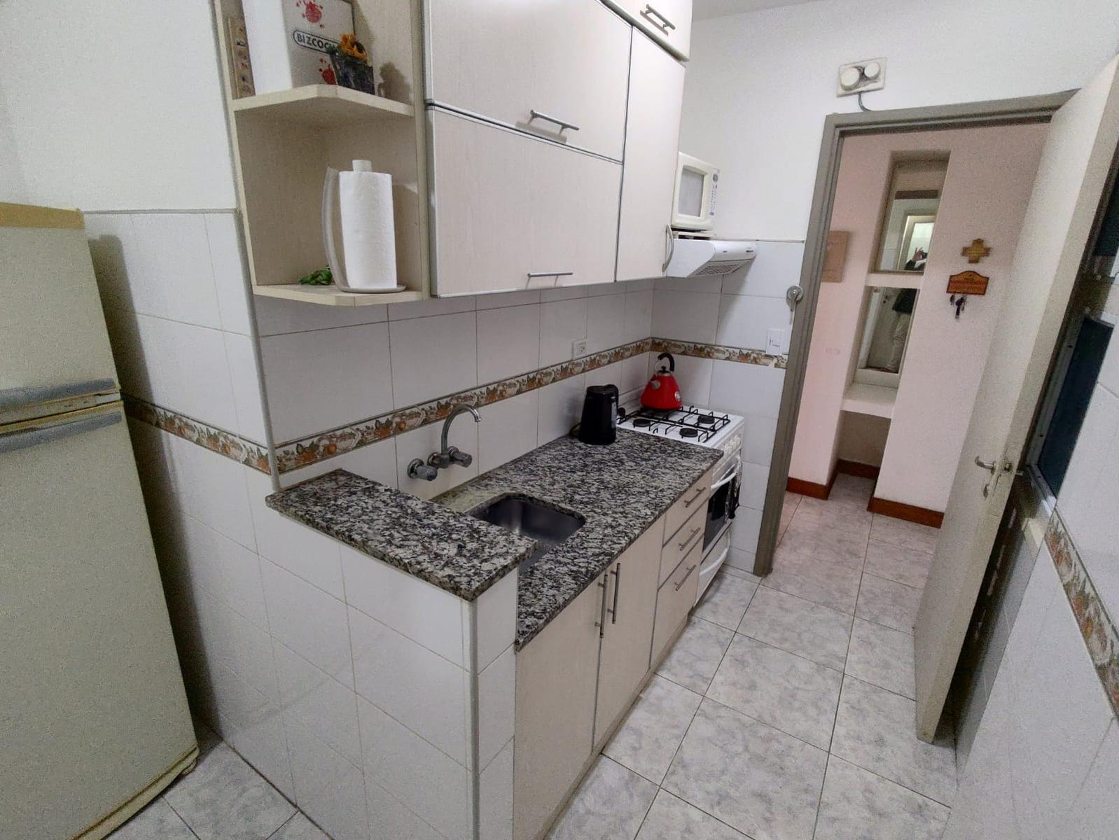 Departamento en VENTA DE 3 AMBIENTES A LA CALLE CON BALCON SALIENTE