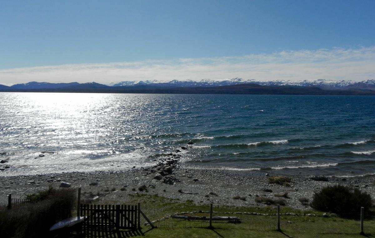 Bo. Las Chacras casa en venta con acceso directo al lago Nahuel Huapi