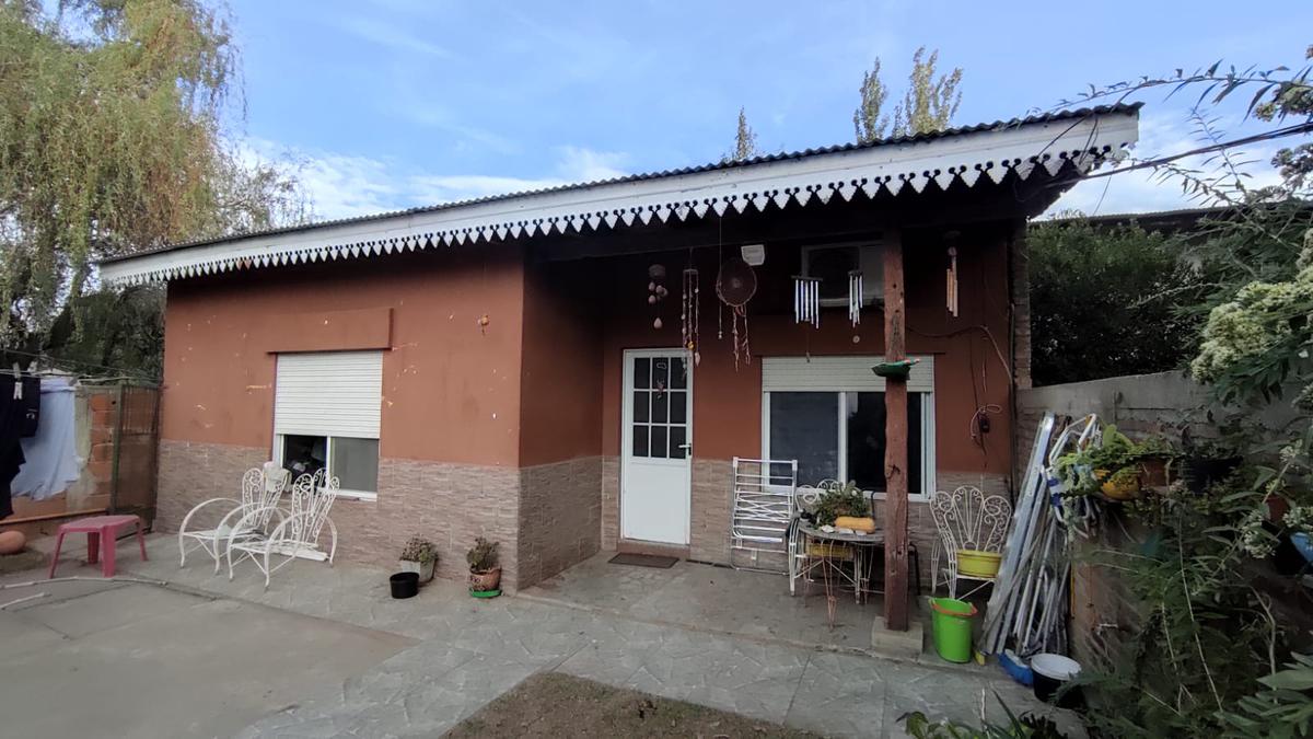 VENTA/PERMUTA -  Casa - 2 dormitorios - Jardín - Funes