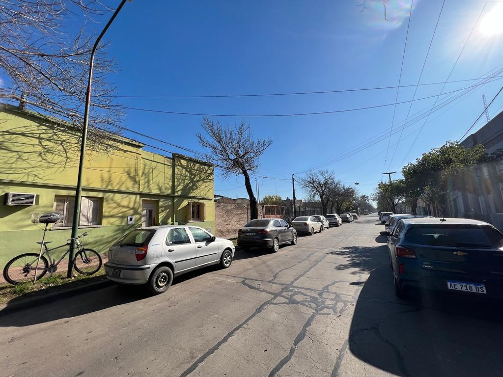 Galpón uso Comercial sobre Av. Principal